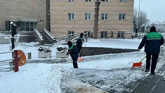 Kayseri Büyükşehir 10 ilçede 155 kırsal mahalle yolunu ulaşıma açtı