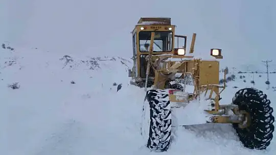 Kayseri Büyükşehir 10 ilçede 155 kırsal mahalle yolunu ulaşıma açtı