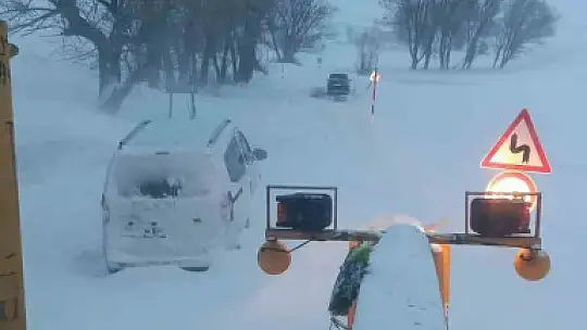 Kayseri Büyükşehir 10 ilçede 155 kırsal mahalle yolunu ulaşıma açtı