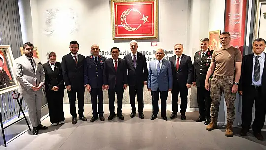 Kayseri Büyükşehir, 15 Temmuz'un ruhunu sanatla anlattı: 'Zaferin Adı Türkiye' sergisi açıldı