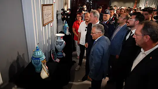 Kayseri Büyükşehir, 15 Temmuz'un ruhunu sanatla anlattı: 'Zaferin Adı Türkiye' sergisi açıldı