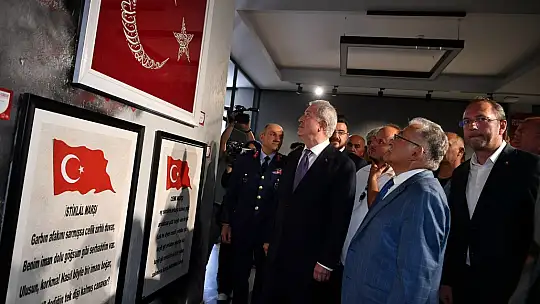Kayseri Büyükşehir, 15 Temmuz'un ruhunu sanatla anlattı: 'Zaferin Adı Türkiye' sergisi açıldı