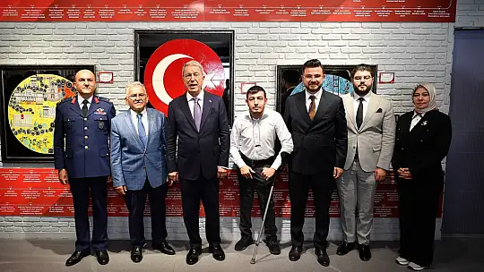 Kayseri Büyükşehir, 15 Temmuz'un ruhunu sanatla anlattı: 'Zaferin Adı Türkiye' sergisi açıldı