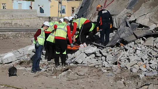 Kayseri Büyükşehir, 2025'te afet farkındalık eğitimleri ve teknik çalışmalarla şehri dirençli hale getirdi