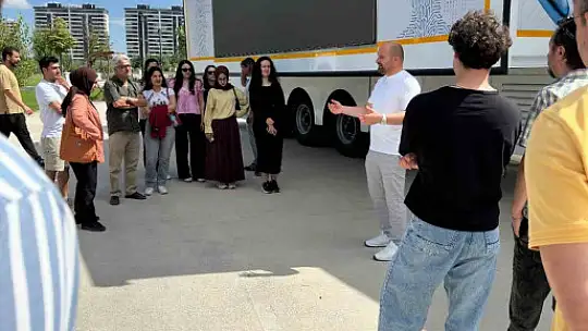 Kayseri Büyükşehir, 500'ü aşkın öğretmen adayını geleceğin teknolojileriyle buluşturuyor