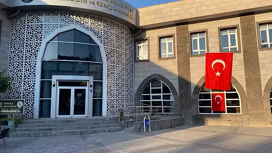 Kayseri Büyükşehir Belediyesi, şehri Türk Bayrakları ile donattı