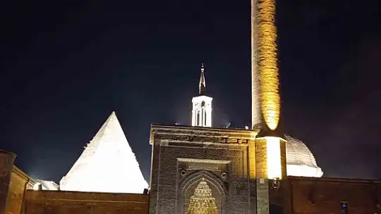 Kayseri Büyükşehir'den, Hunat Camii'ne Ramazan ayına özel dokunuş