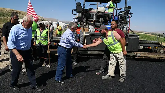 Kayseri Büyükşehir'den kırsala 350 kilometrelik yol atağı