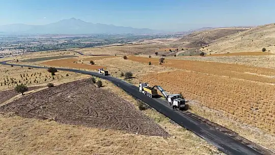 Kayseri Büyükşehir'den kırsala 350 kilometrelik yol atağı