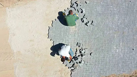 Kayseri Büyükşehir'den kırsala 108.9 milyon TL'lik kilitli parke yatırımı