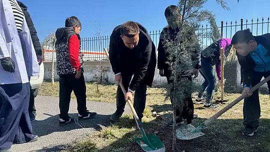 Kayseri Büyükşehir'den özel çocuklarla anlamlı ağaç dikim etkinliği