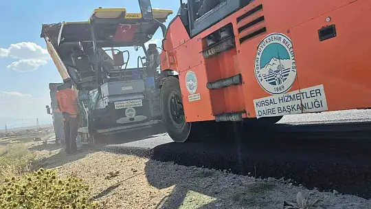 Kayseri Büyükşehir, Develi'de sıcak asfalt çalışmalarına başladı