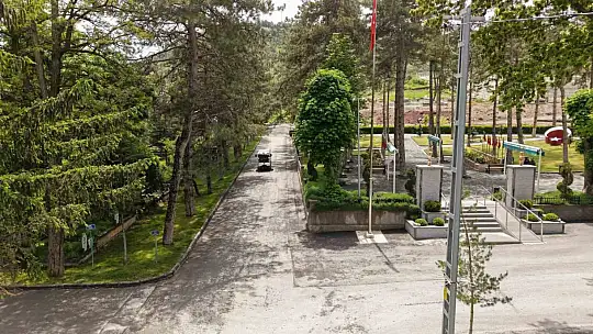 Kayseri Büyükşehir, mezarlıkları bayram ziyaretlerine hazır hale getirdi