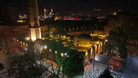 Kayseri Büyükşehir Ramazan'da Camii Kebir'i ışıklandırdı