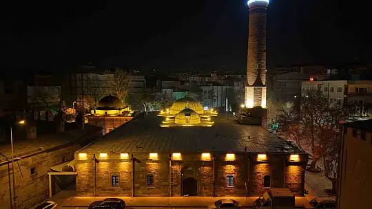 Kayseri Büyükşehir Ramazan'da Camii Kebir'i ışıklandırdı