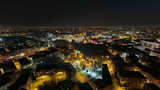 Kayseri Büyükşehir Ramazan'da Camii Kebir'i ışıklandırdı