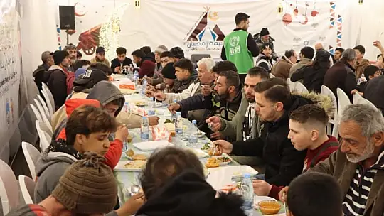 Kayseri büyükşehir, Suriye'de iftar sofrası kurdu