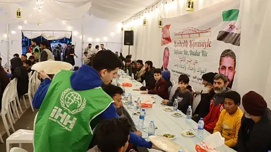 Kayseri büyükşehir, Suriye'de iftar sofrası kurdu