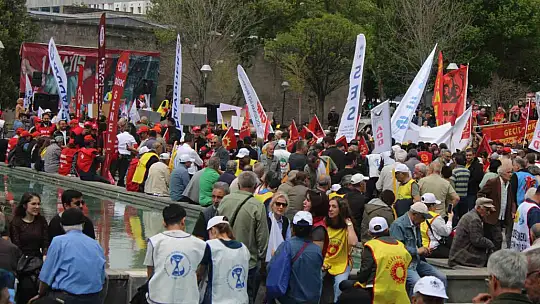 Kayseri'de 1 Mayıs halaylarla kutlandı