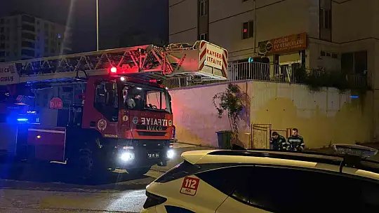 Kayseri'de 10 katlı binada yangın paniği