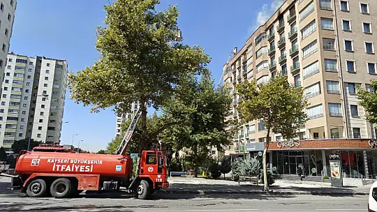 Kayseri'de 10 katlı binadaki çatı yangını söndürüldü