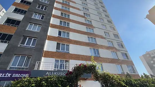 Kayseri'de 12 katlı binanın görevli dairesinde yangın