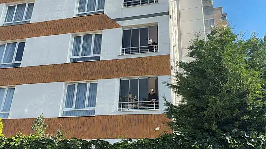 Kayseri'de 12 katlı binanın görevli dairesinde yangın