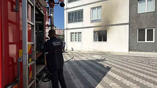 Kayseri'de 12 katlı binanın görevli dairesinde yangın