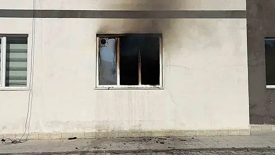 Kayseri'de 12 katlı binanın görevli dairesinde yangın
