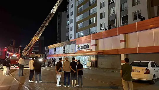 Kayseri'de 13. katta yangın: Balkondan düşen ev sahibi hayatını kaybetti