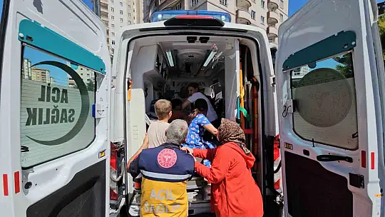 Kayseri'de 14 katlı binadaki yangın söndürüldü: 30 kişi tahliye edildi