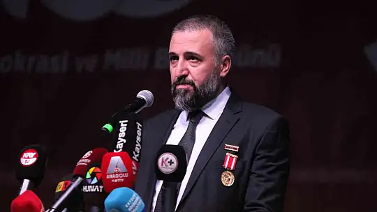 Kayseri'de 15 Temmuz'da vatandaşlar Cumhuriyet Meydanı'nı doldurdu