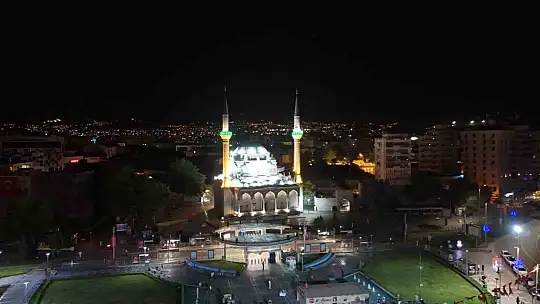 Kayseri'de 15 Temmuz'un yıl dönümünde camilerden sela yükseldi