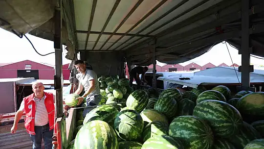 Kayseri'de 17 ton karpuz dağıtıldı