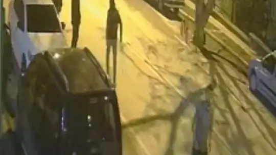 Kayseri'de 2 kişinin yaralandığı bıçaklı kavga kamerada