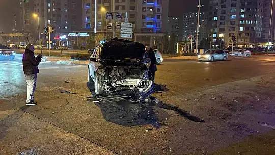 Kayseri'de 2 otomobilin karıştığı kazada yaralanan olmadı