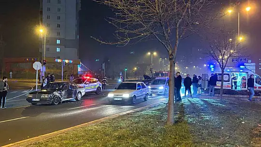 Kayseri'de 2 otomobilin karıştığı kazada yaralanan olmadı