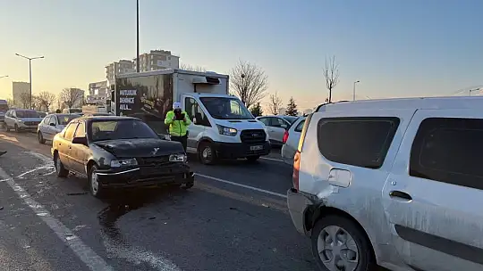 Kayseri'de 3 aracın karıştığı zincirleme kaza: 2 yaralı