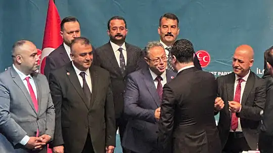 Kayseri'de 3 belediye meclis üyesi MHP'ye katıldı