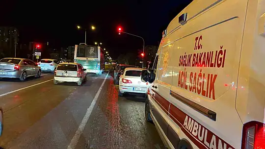 Kayseri'de 3 otomobil çarpıştı: 1 yaralı