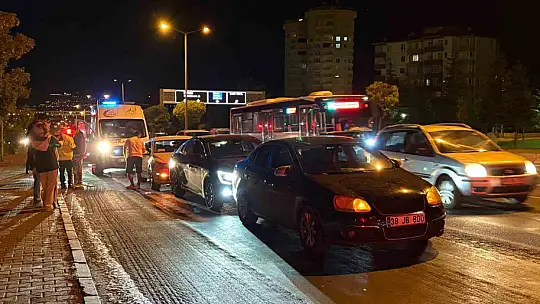 Kayseri'de 3 otomobil çarpıştı: 1 yaralı