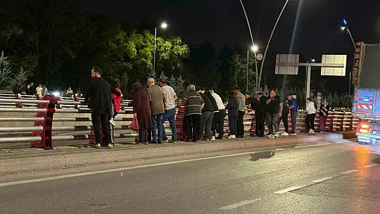 Kayseri'de 3 otomobilin karıştığı kazada 2 sürücü yaralandı