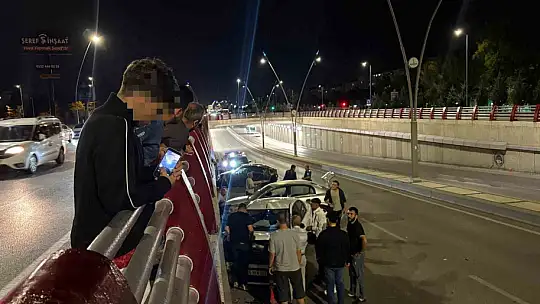 Kayseri'de 3 otomobilin karıştığı kazada 2 sürücü yaralandı