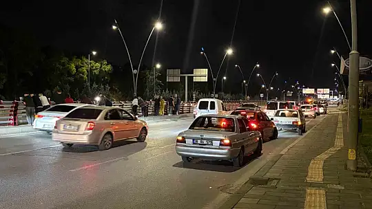 Kayseri'de 3 otomobilin karıştığı kazada 2 sürücü yaralandı