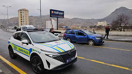 Kayseri'de 3 polis aracına çarparak kaçan suç makinası yakalandı