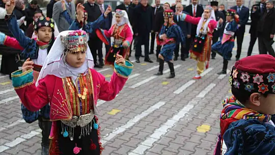 Kayseri'de 315 bin öğrenci karne heyecanı yaşadı