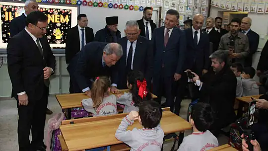 Kayseri'de 315 bin öğrenci karne heyecanı yaşadı
