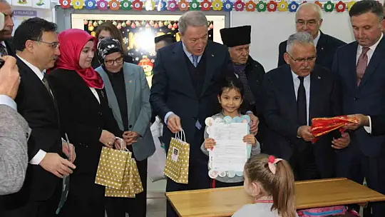 Kayseri'de 315 bin öğrenci karne heyecanı yaşadı