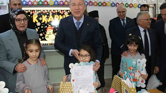 Kayseri'de 315 bin öğrenci karne heyecanı yaşadı