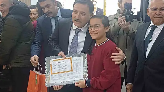 Kayseri'de 322 bin öğrenci karne aldı